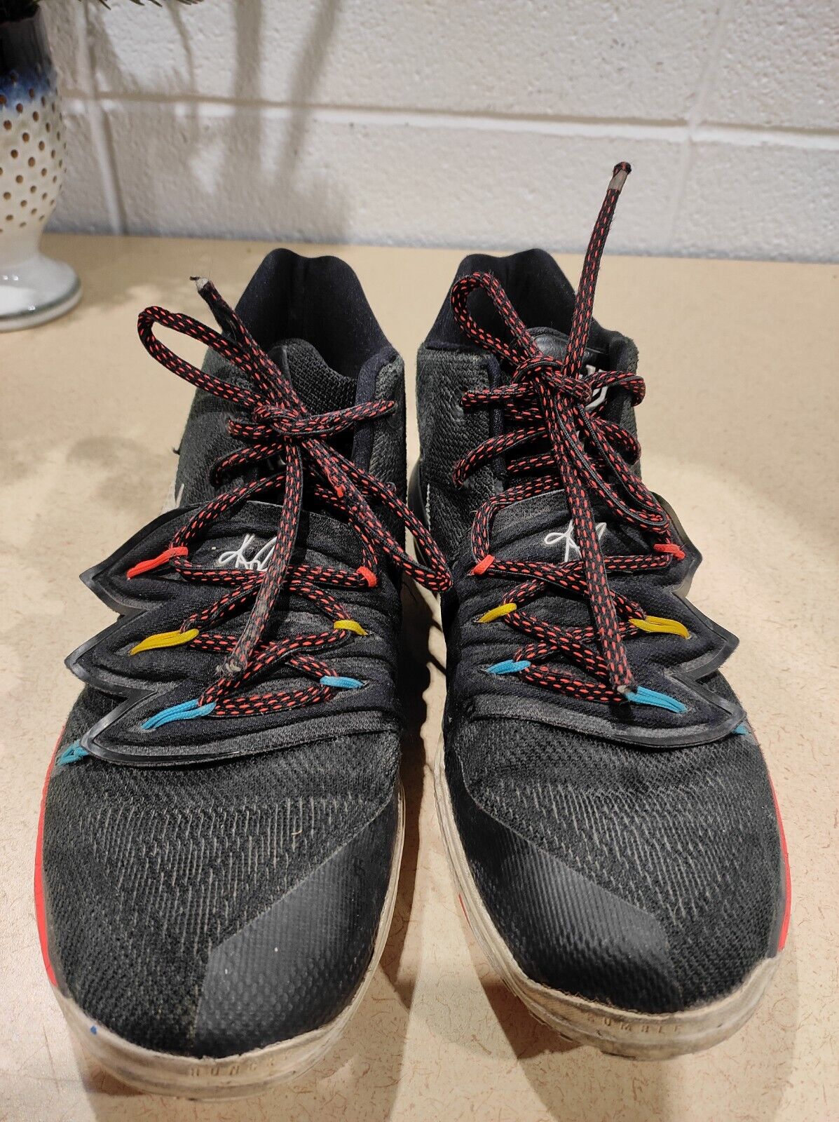 Nike Youth Size 6.5Y Kyrie Irving 5 Friends Multicolor Shoes