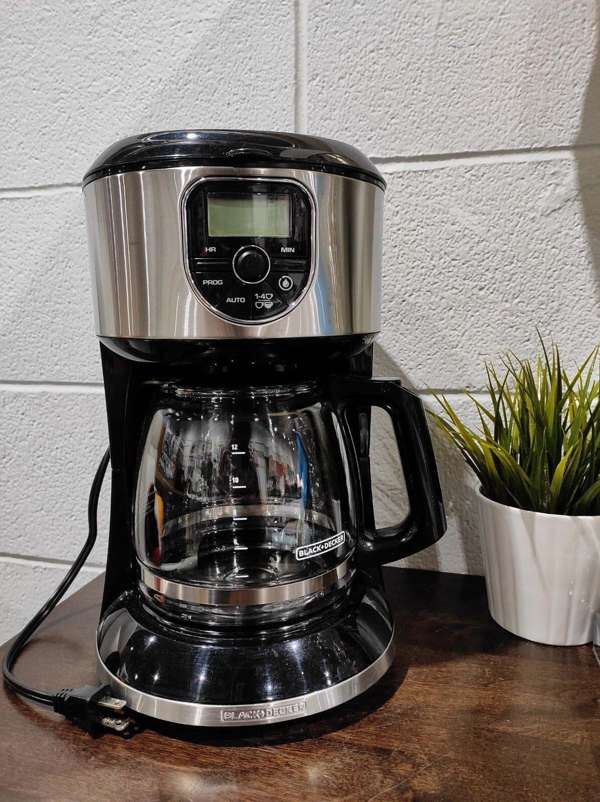 BLACK+DECKER CM4000S: 12-Cup Programmable Coffeemaker - Black/Stainless Steel