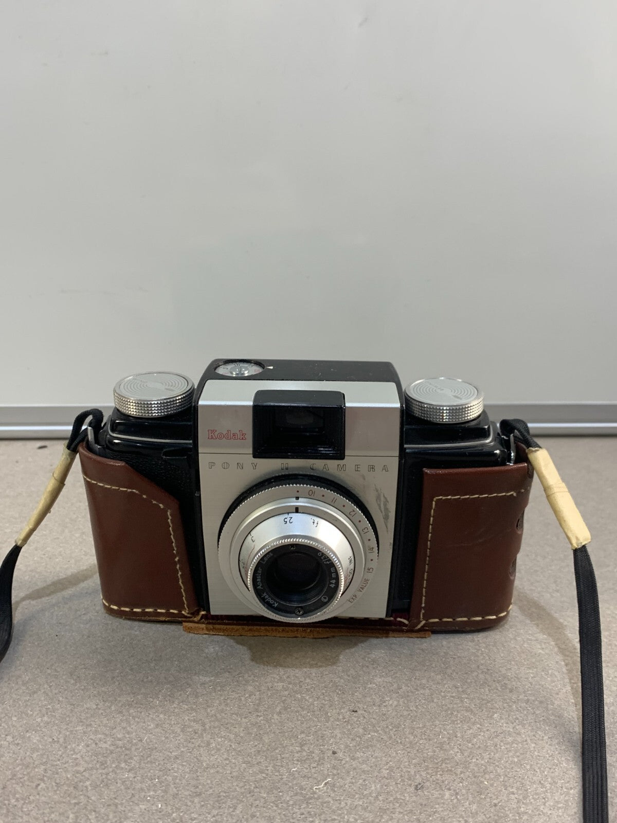 VINTAGE LATE 1940s EARLY 1950s KODAK PONY II CAMERA W CASE