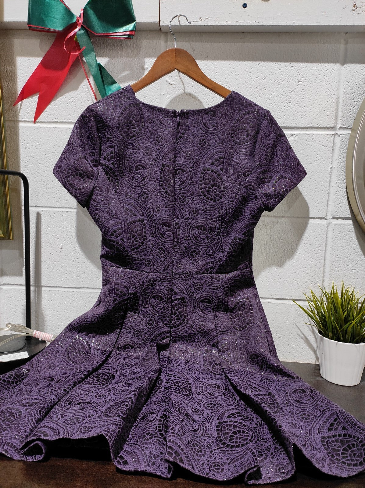 Banana Republic Women's Dress Size 8 Purple V- Neck Pleated Cap Sleeves Cocktail