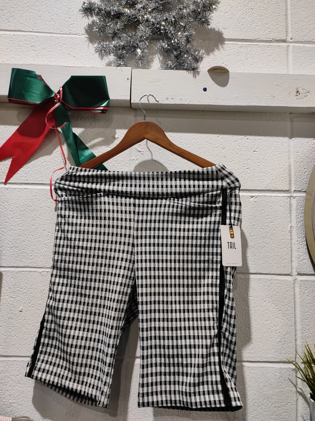NWT Tail Shorts Women's Size 6 Black Gingham Pull On Bermuda Stretch Casual Golf