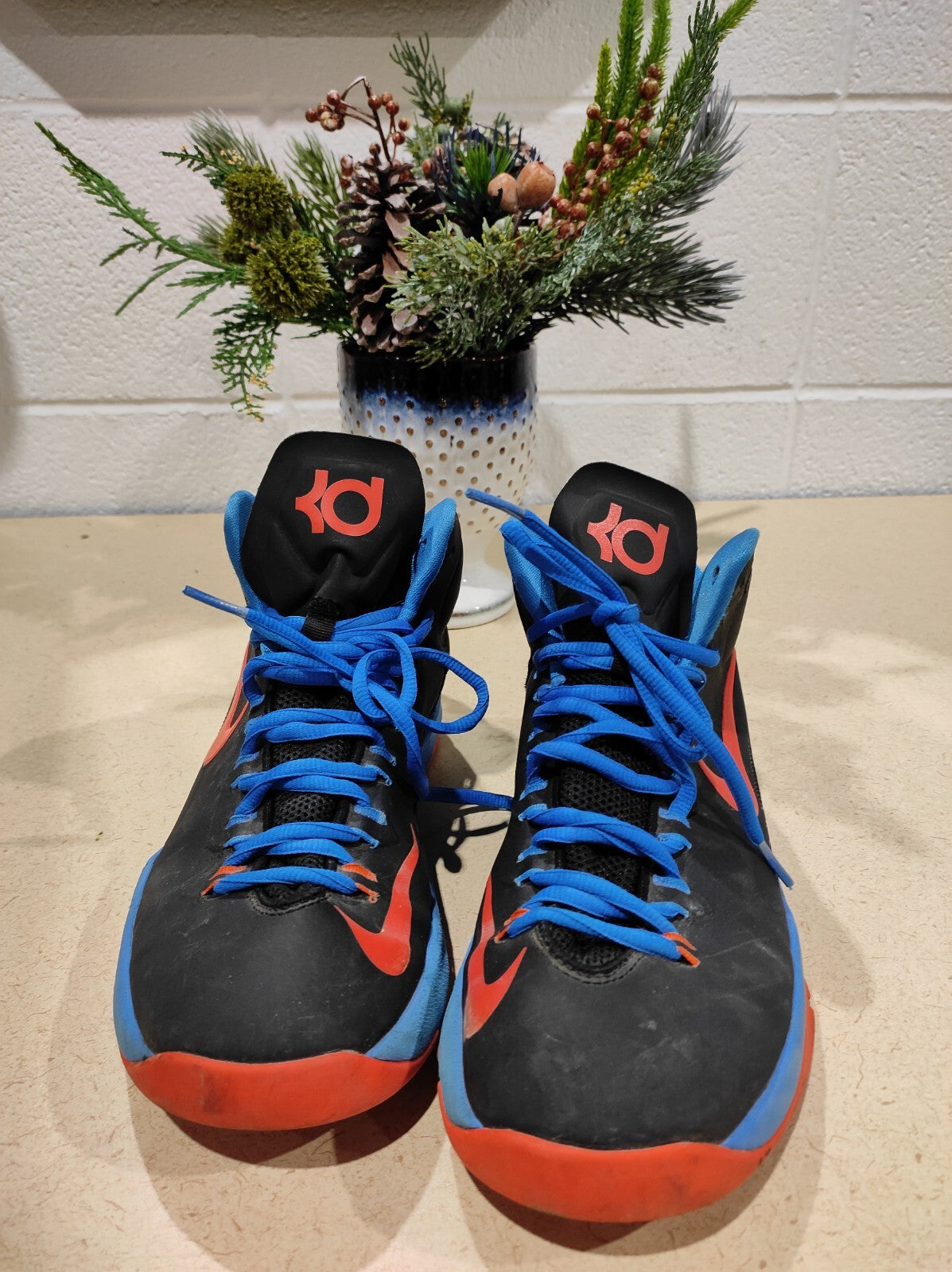 Nike Thunder Away men’s blue black shoes sneakers Size 6 Youth