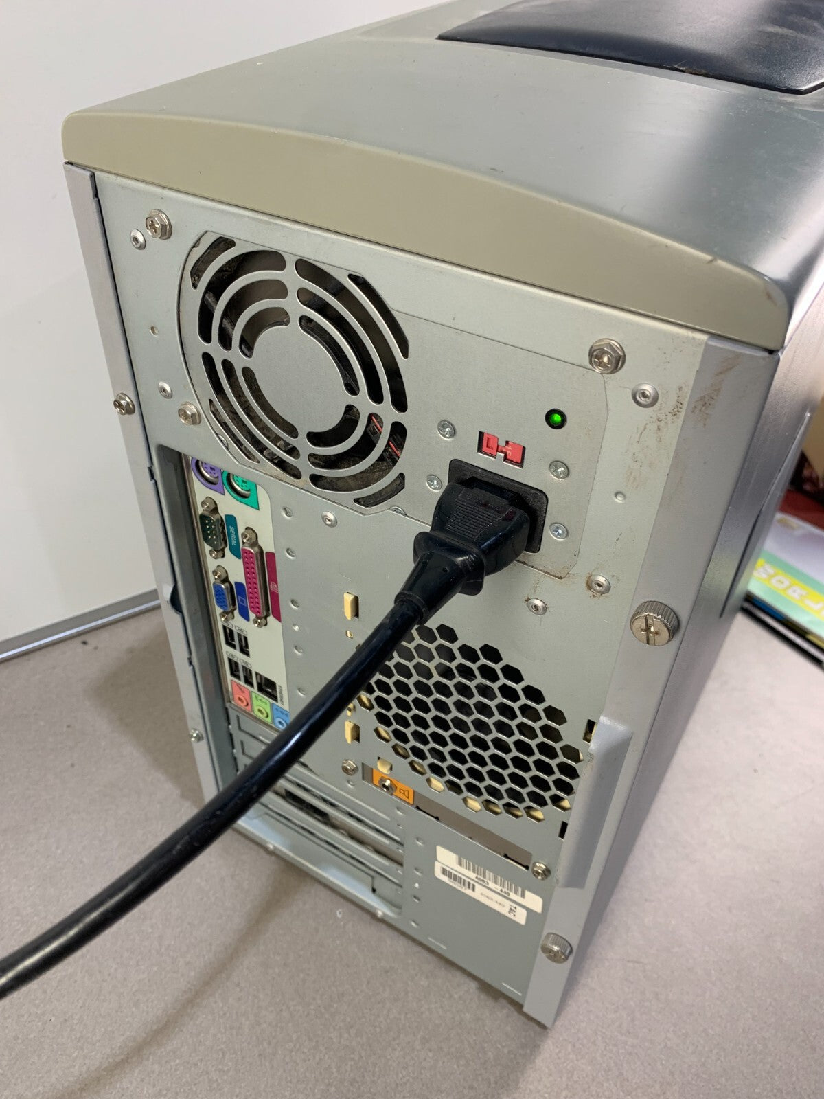 HP Pavilion 514n Celeron 2.30 GHz 256MB RAM, 1TB Windows 7 - Retro gaming PC