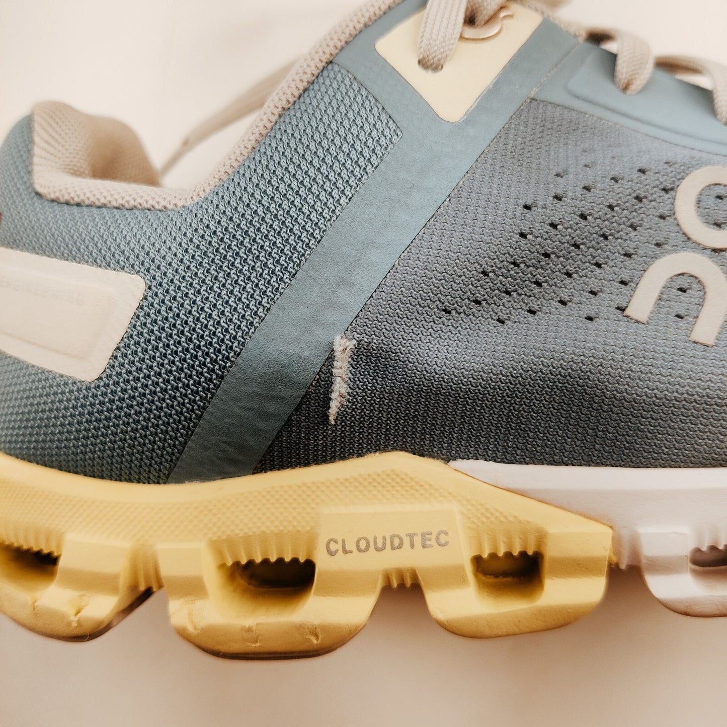 On Cloudflow Cloudtec Blue Yellow Running Shoes Men's Size 8.5