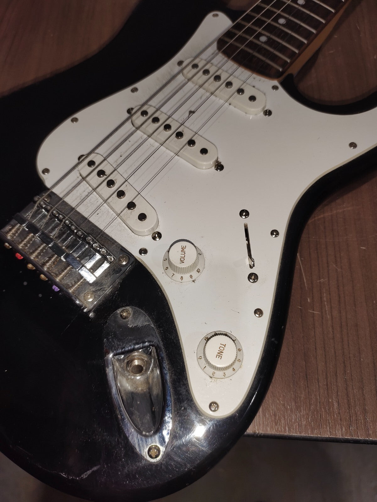 SQUIER MINI BY FENDER ELECTRIC GUITAR - Needs String Replacement