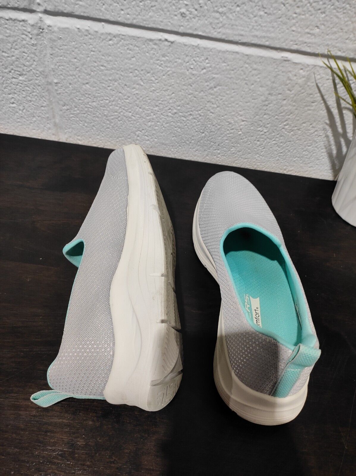 SKECHERS Women's Arch Comfort Slip On Athletic Shoes Sneaker ~ Gray US-7