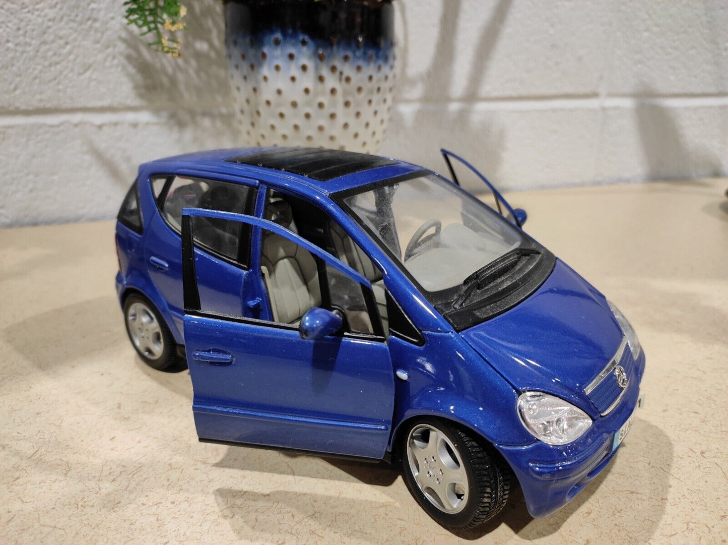 Maisto MERCEDES BENZ A Class Long Version Special Edition 1:18