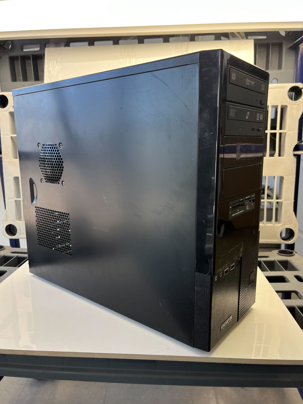 Custom Built PC AMD Phenom 9550 @ 2.20 GHz 4GB RAM 500GB HDD