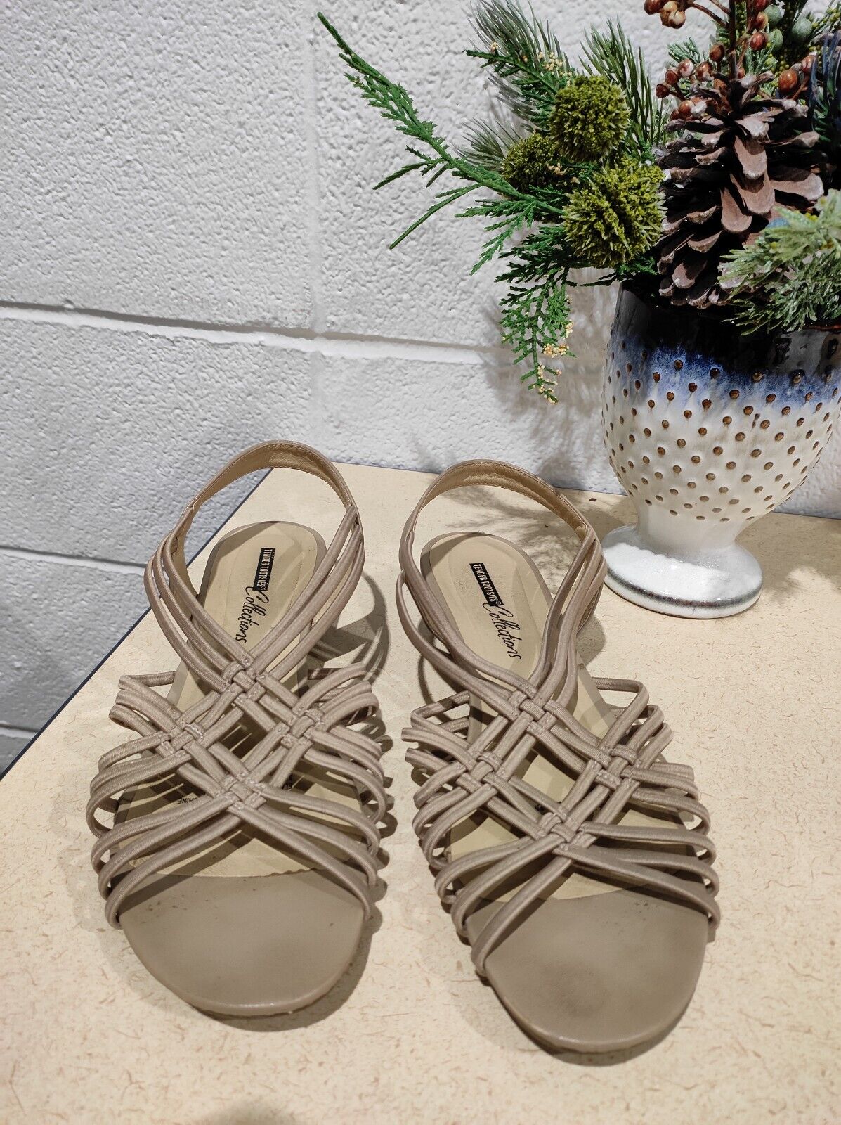 Tender Tootsies Women's Brown Wedge Strappy Sandals Size US 8M