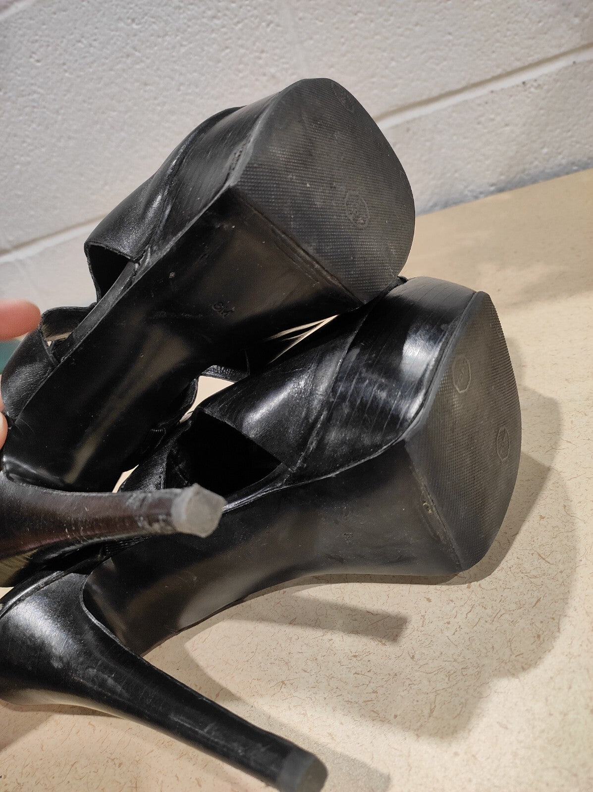 Guess Stilleto Heels women's sandals Size 6M Black leather