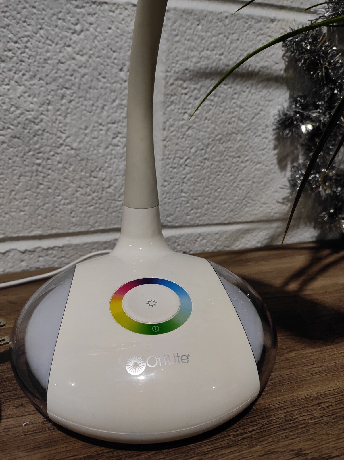 OttLite Model-Q8U Desk Lamp Color Changing Round Base Touch Sensitive Control