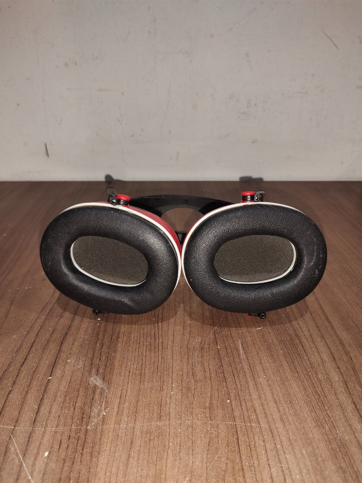 3M Pro-Grade Earmuffs, Red, Noise Reducing, Cushion, 30db NRR, Class 5, #90565