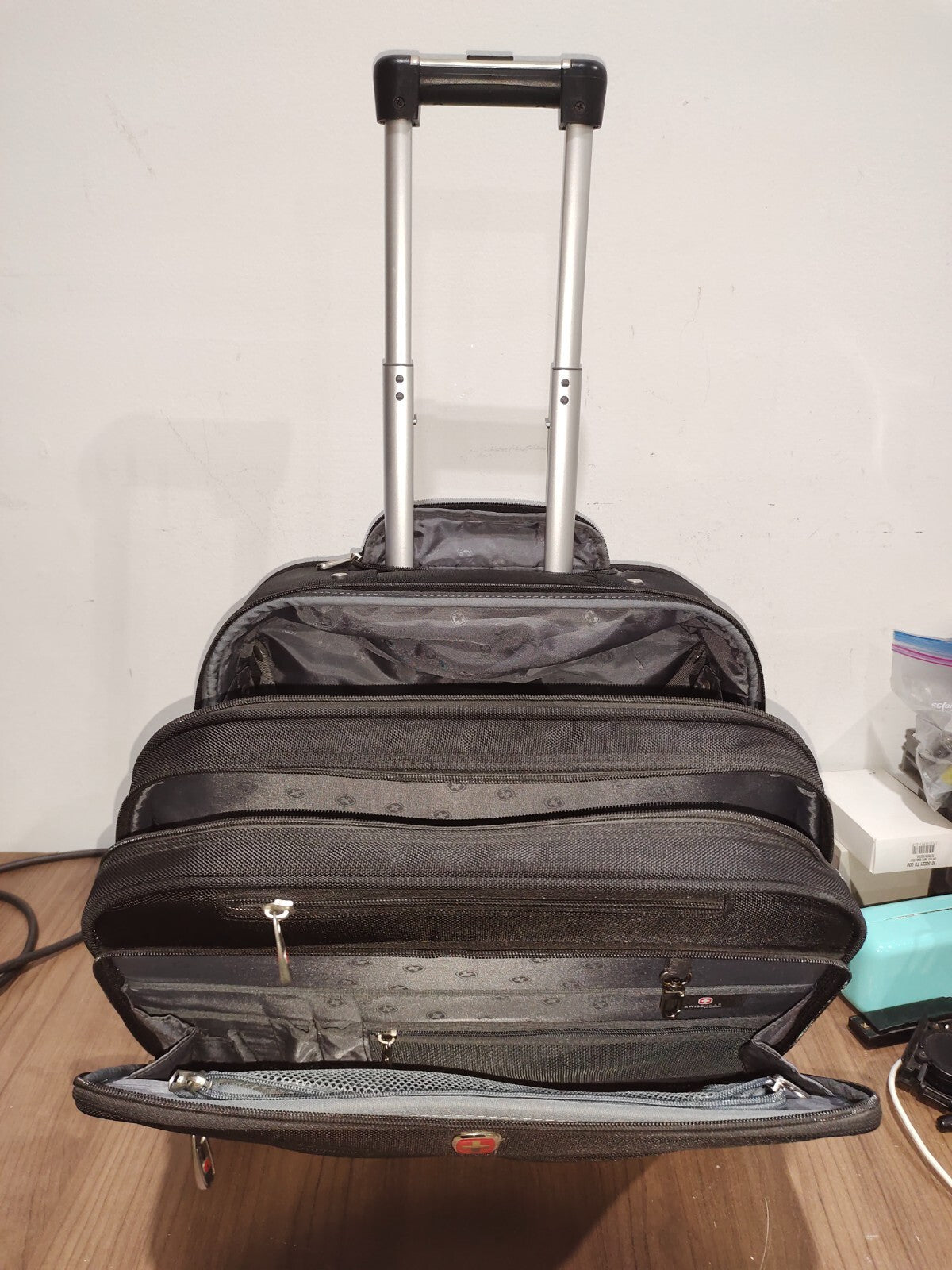 WENGER SWISS GEAR Wheeled Laptop Case With Handle Travel Bag/Suitcase
