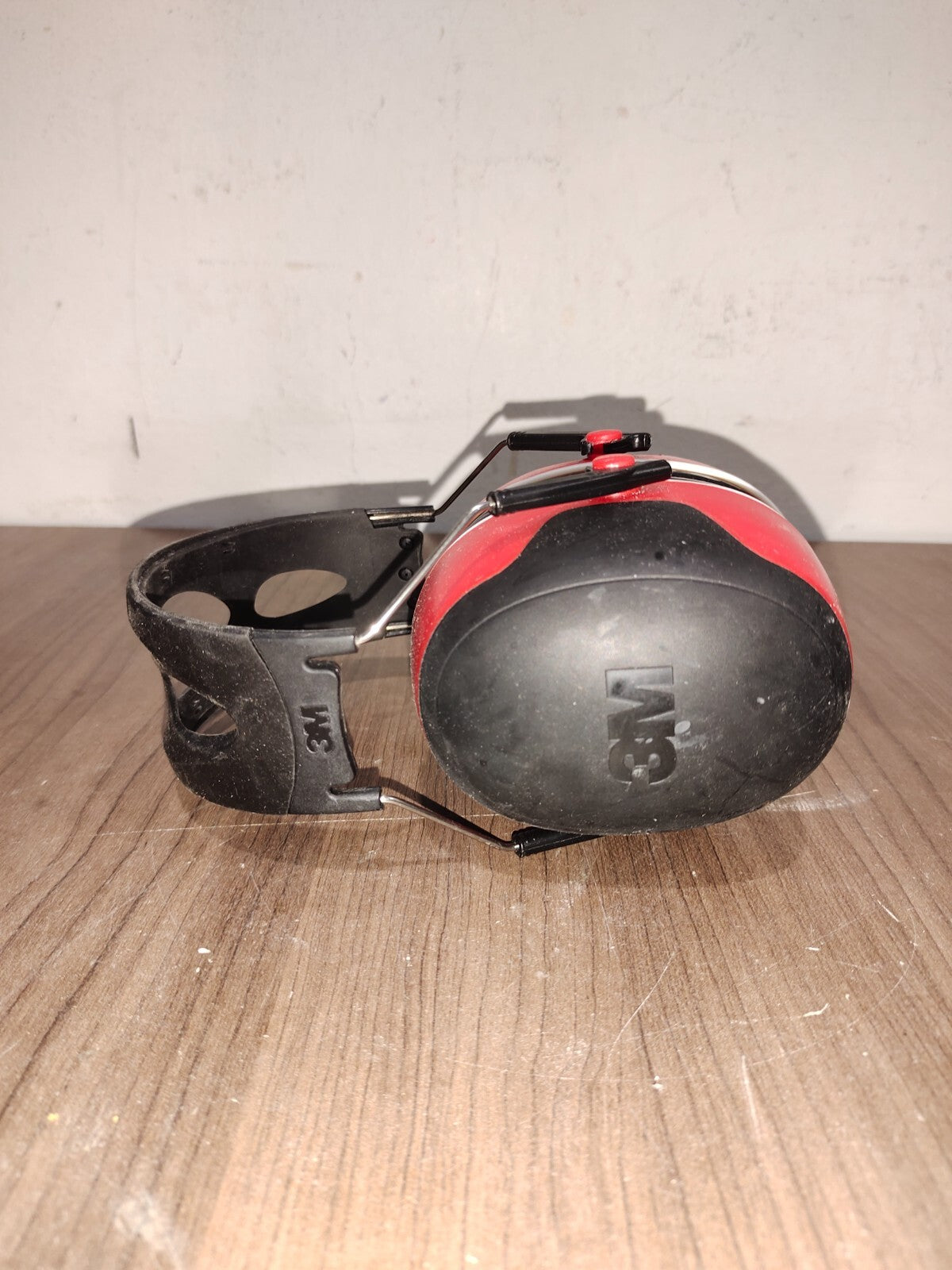 3M Pro-Grade Earmuffs, Red, Noise Reducing, Cushion, 30db NRR, Class 5, #90565