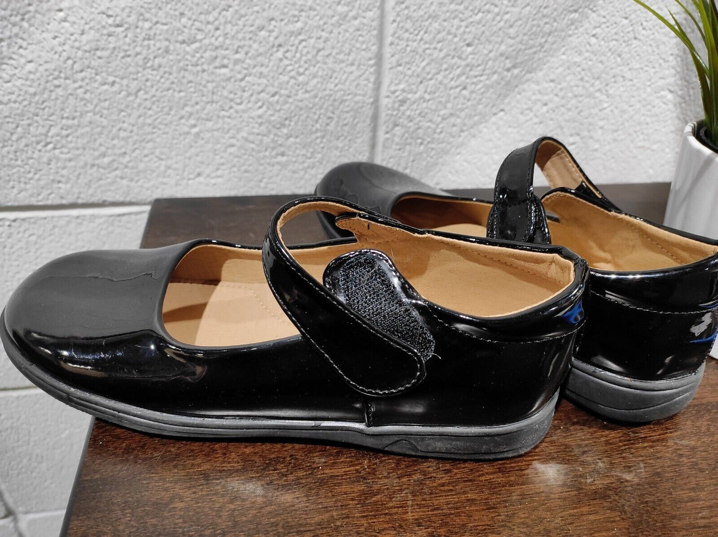 Hao Xin Ren Leather Heels Girl’s 7 Black Shoes
