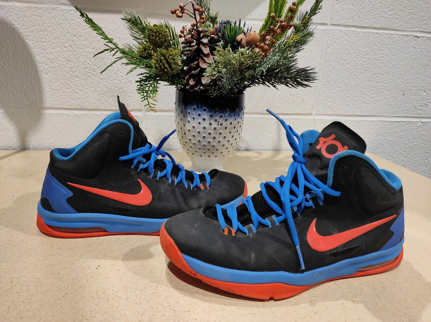 Nike Thunder Away men’s blue black shoes sneakers Size 6 Youth