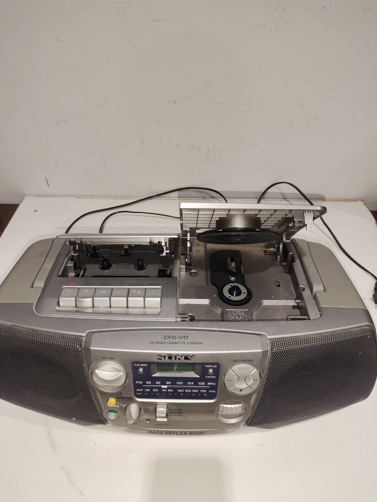 Sony CFD-V17 Portable Stereo Boombox AM FM CD Cassette
