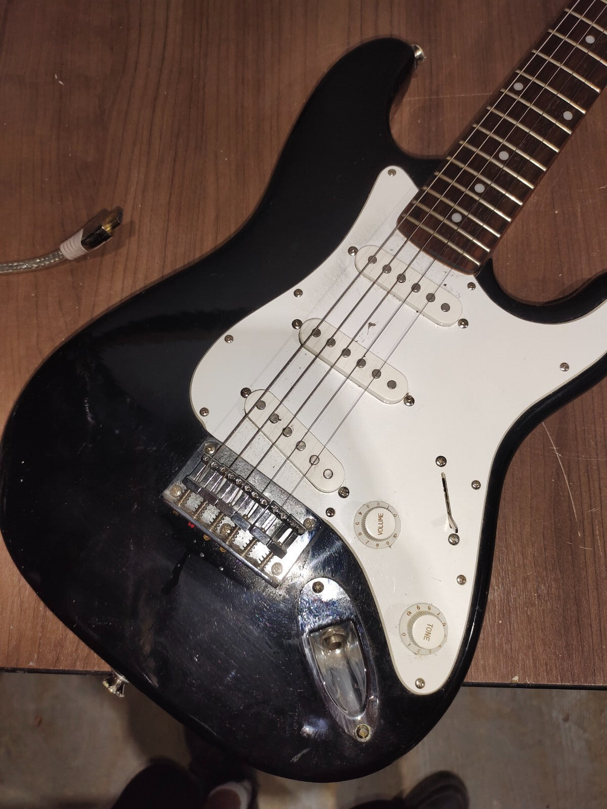 SQUIER MINI BY FENDER ELECTRIC GUITAR - Needs String Replacement