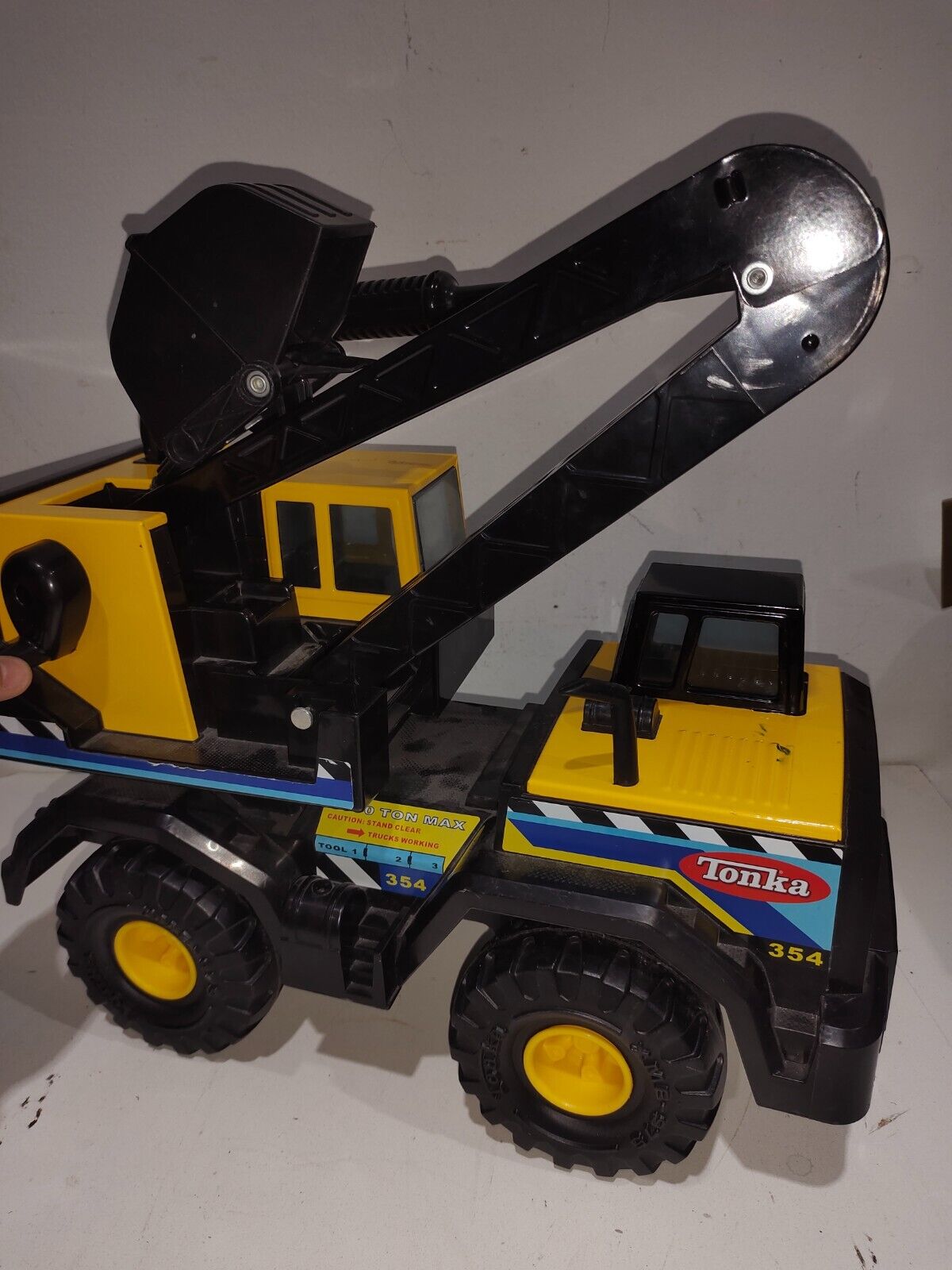 2013 HASBRO Funrise Tonka 354 toy Bucket Truck w/XMB-975 Wheels good