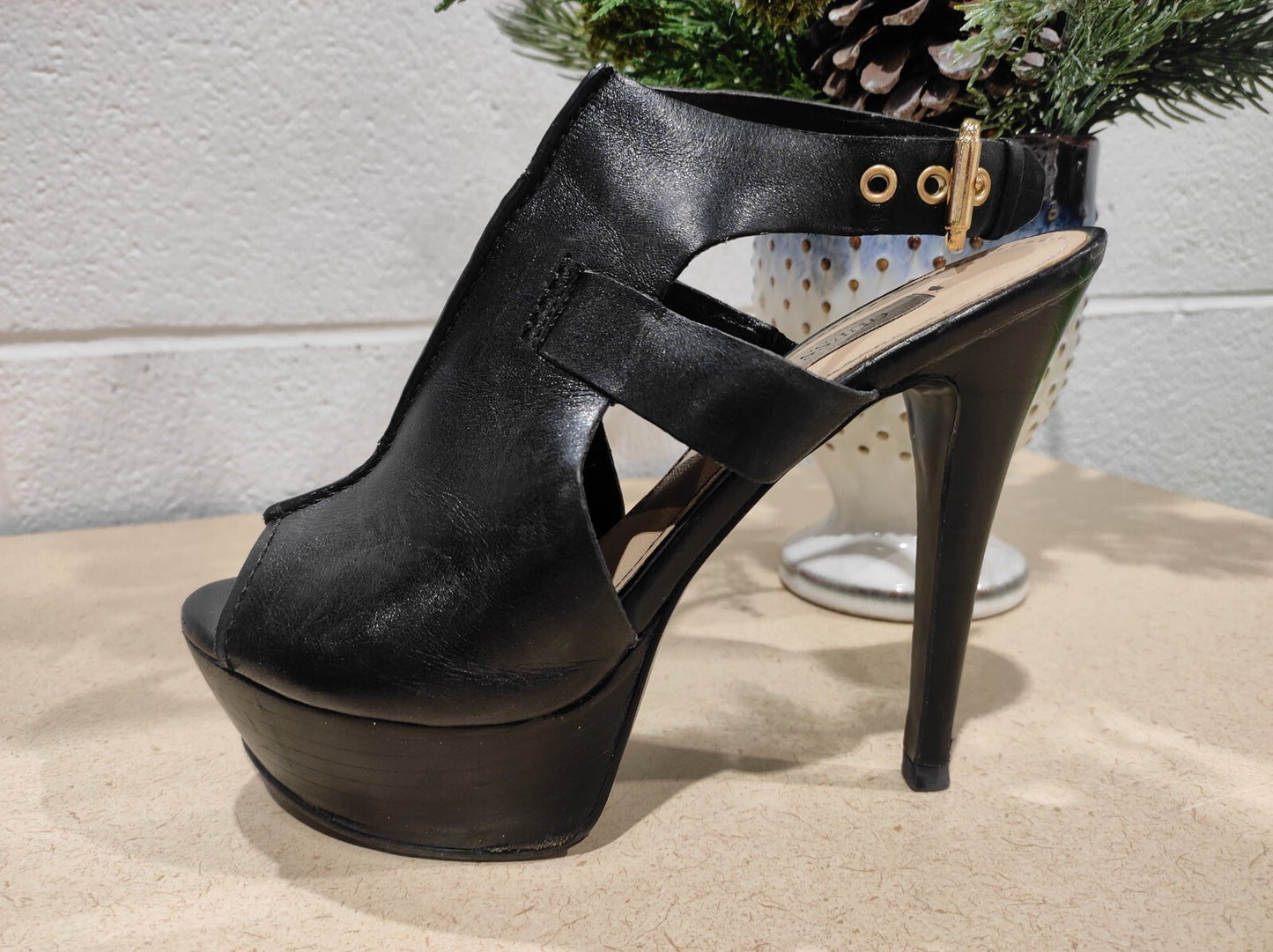 Guess Stilleto Heels women's sandals Size 6M Black leather