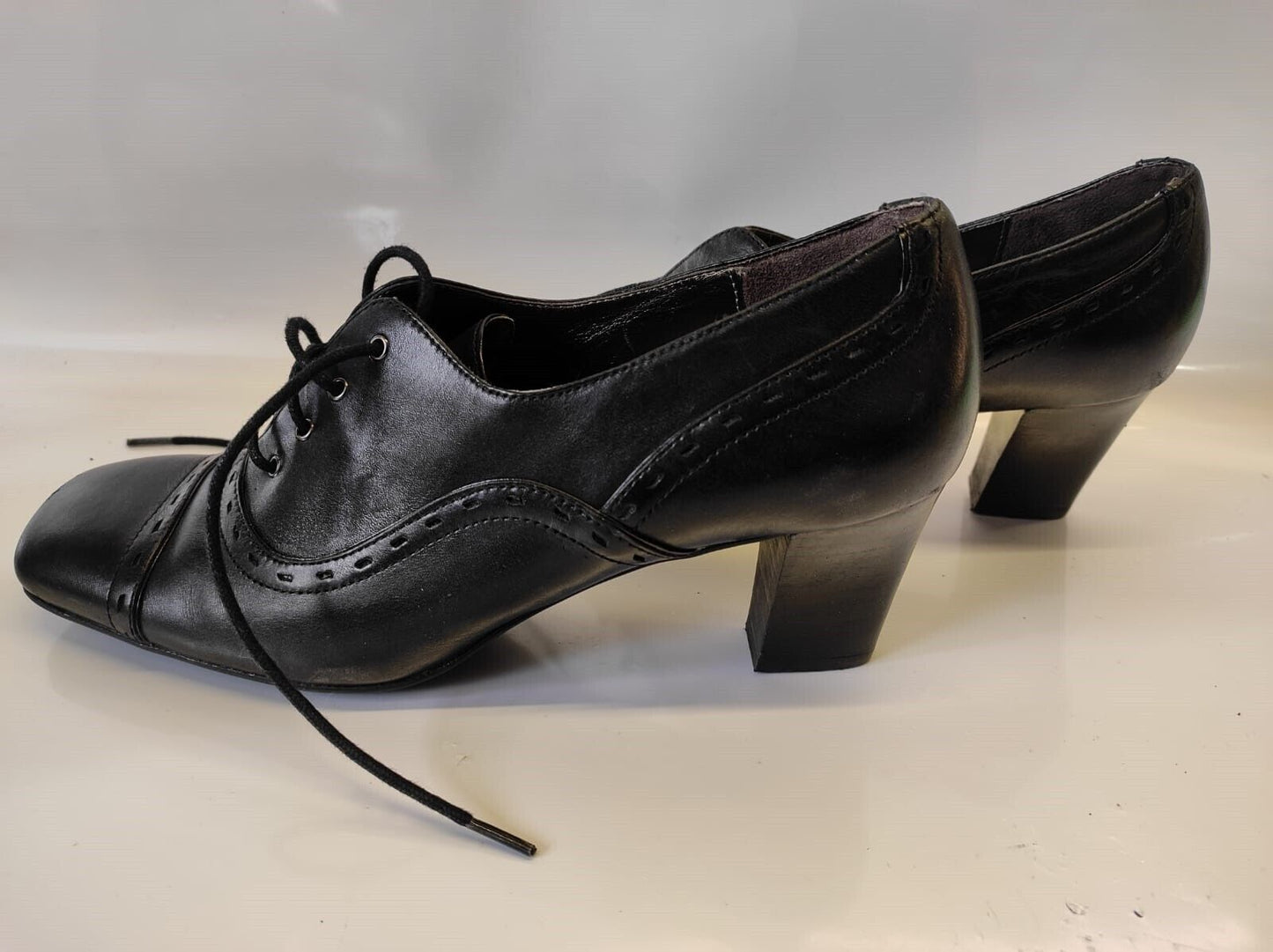 NATURALIZER black Lace Up leather heel Shoes size 8 1/2 N