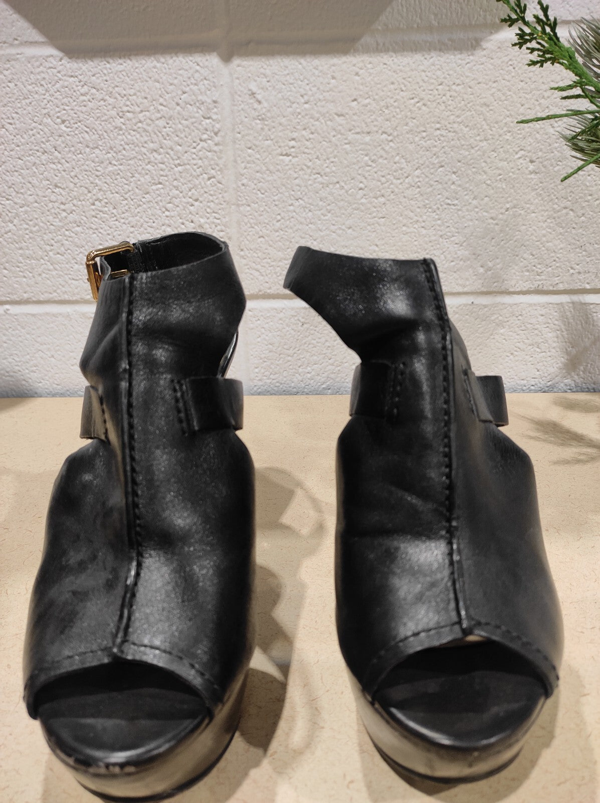 Guess Stilleto Heels women's sandals Size 6M Black leather