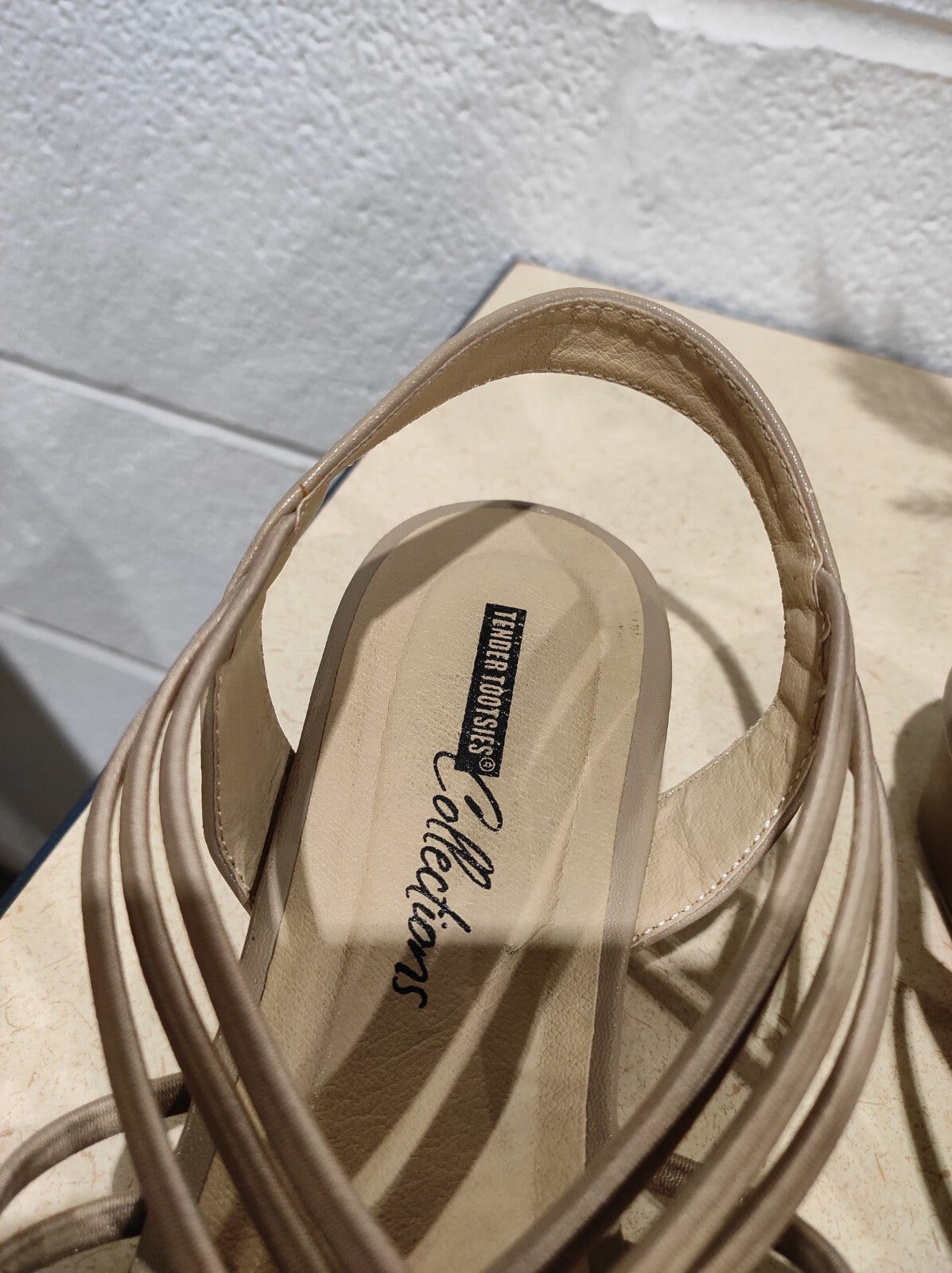 Tender Tootsies Women's Brown Wedge Strappy Sandals Size US 8M