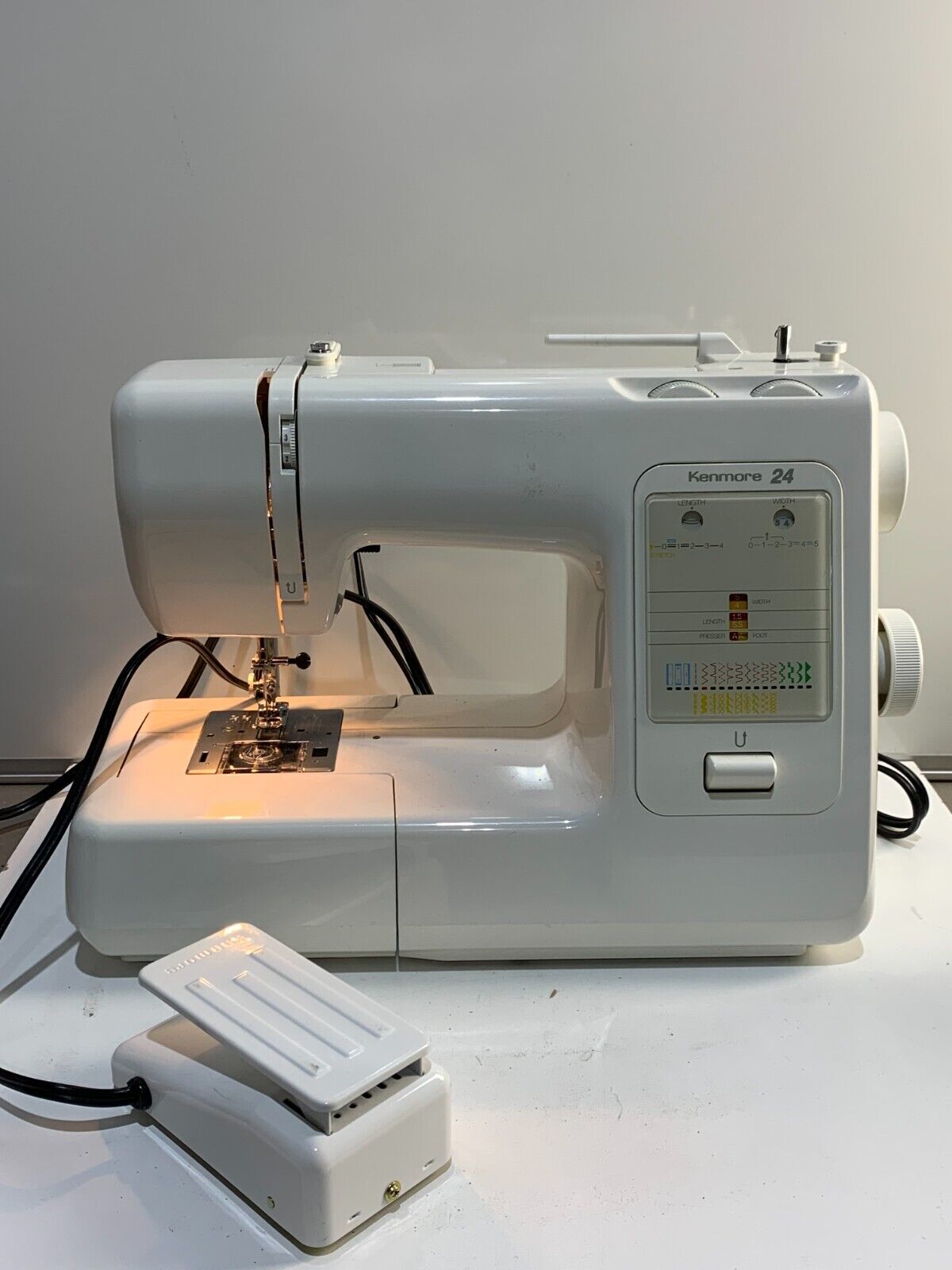 Vintage Kenmore Sewing Machine 24 Model 385 81524 Tested.