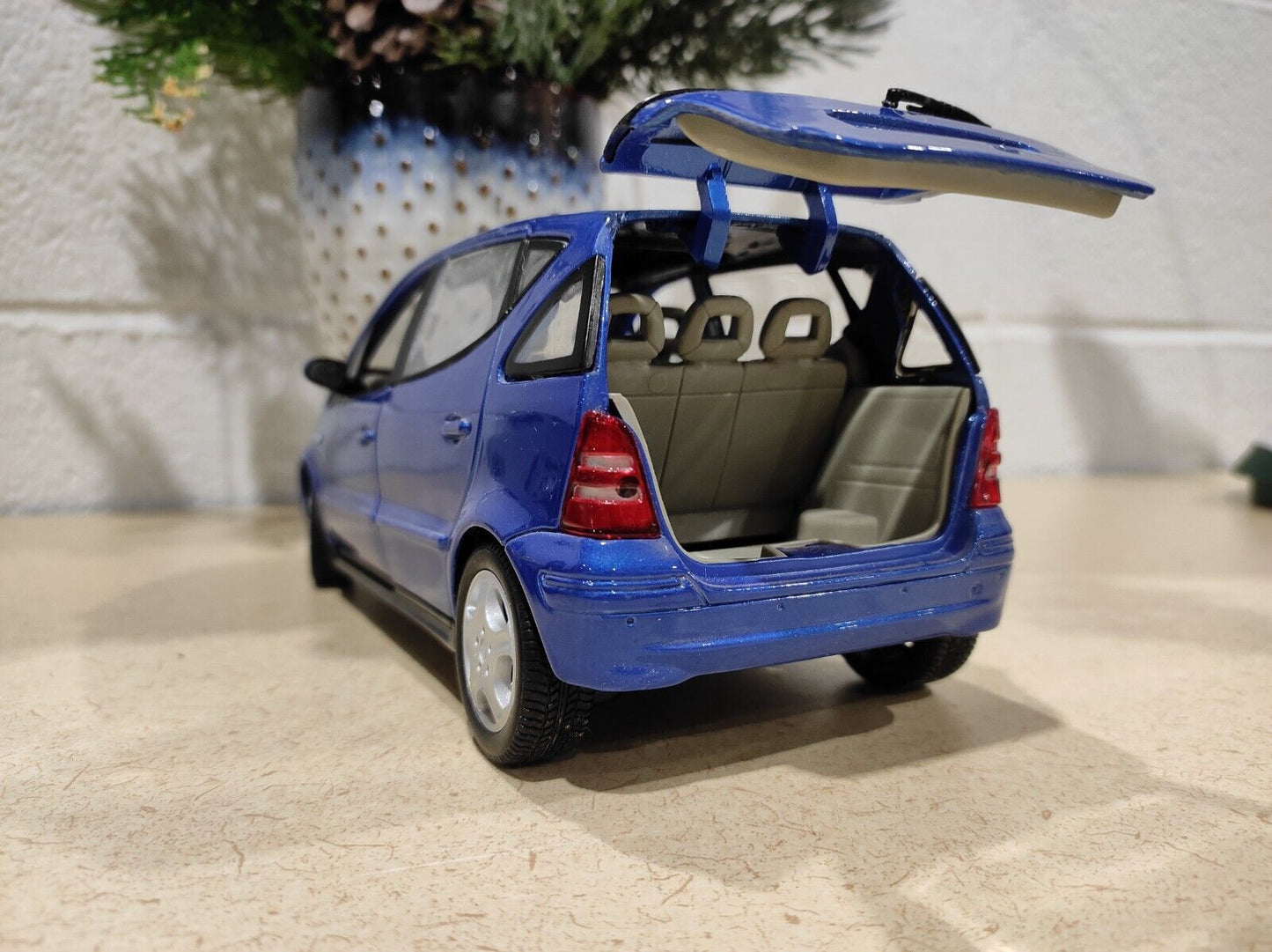 Maisto MERCEDES BENZ A Class Long Version Special Edition 1:18