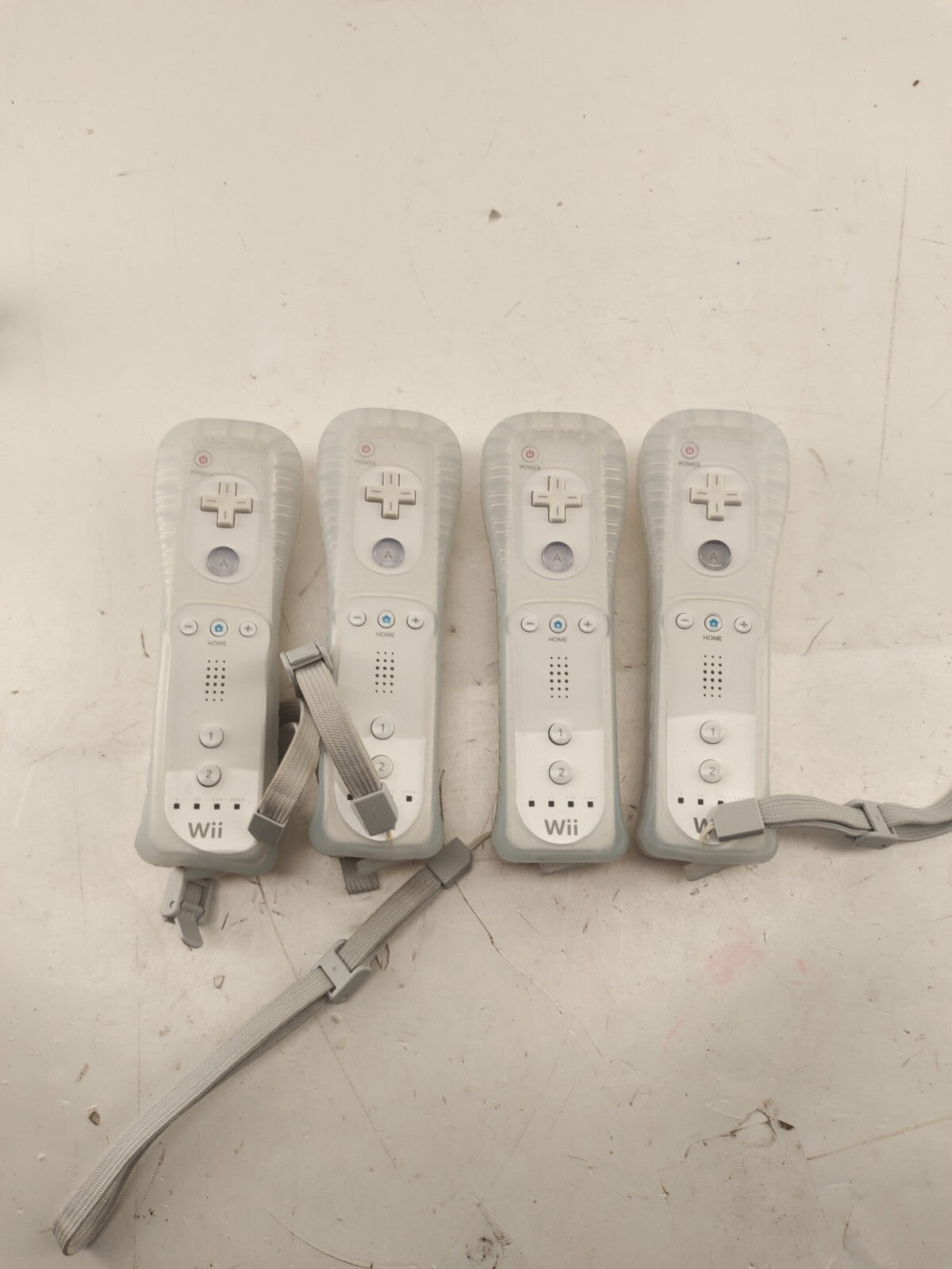 Nintendo Wii Console Video Game System White - 4 Controllers/ 4 Game Cube