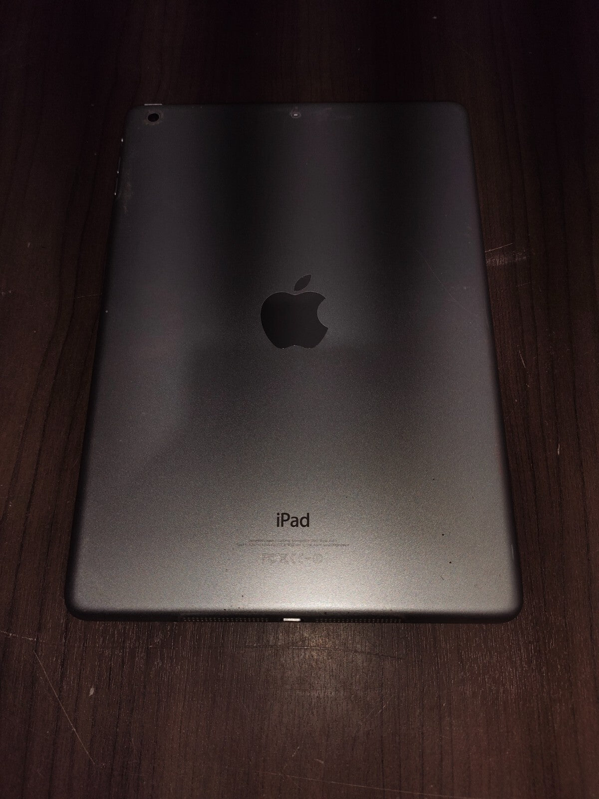 Apple iPad Air 1st Gen A1474 16 GB Wi-Fi 9.7"