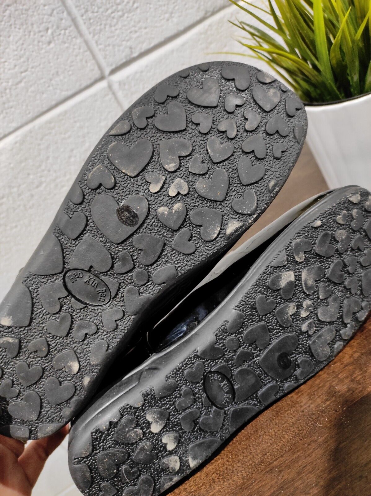 Hao Xin Ren Leather Heels Girl’s 7 Black Shoes