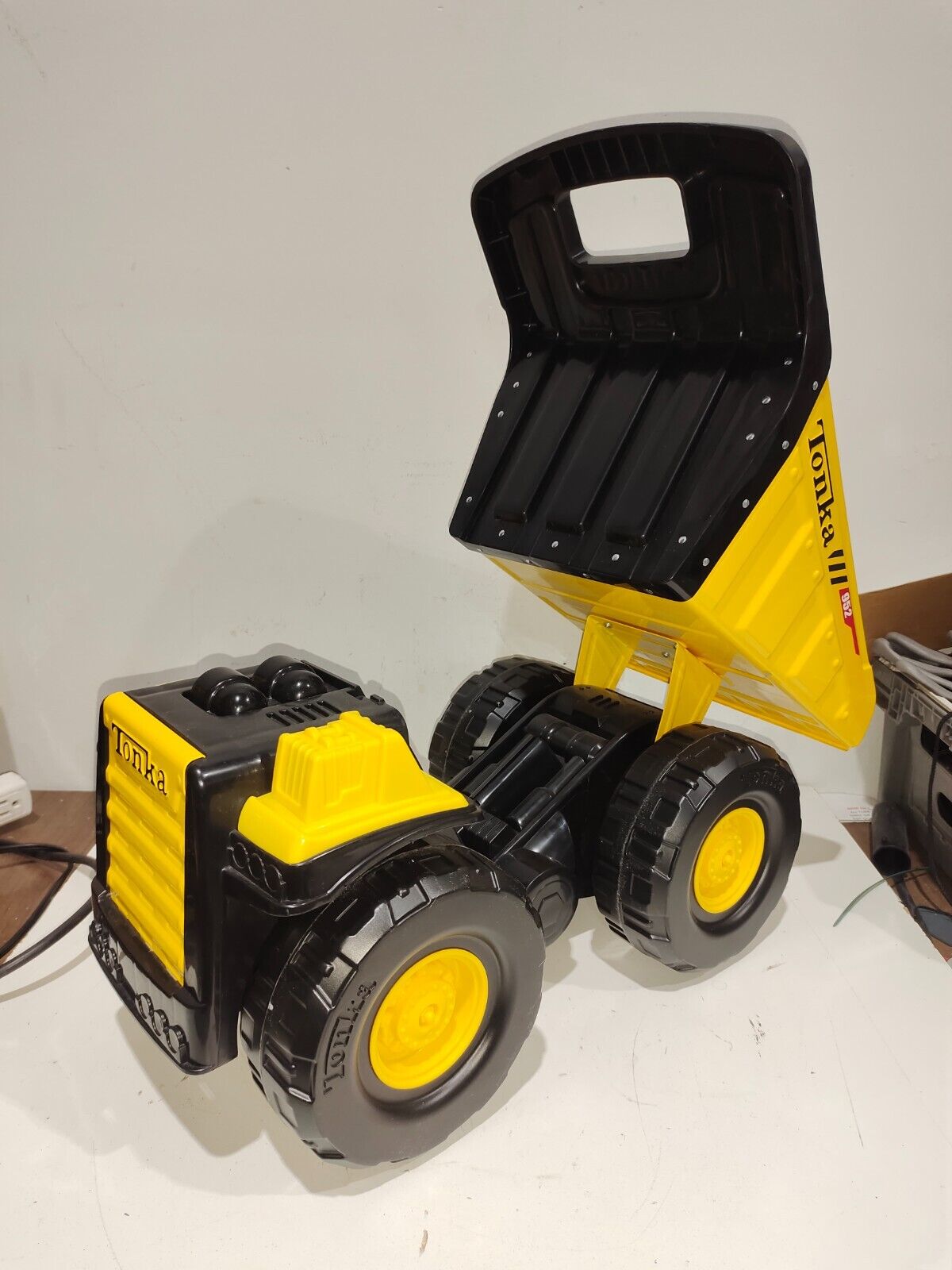 Tonka Steel Classics 952 Mighty Dump Truck Toy Big Metal 06025