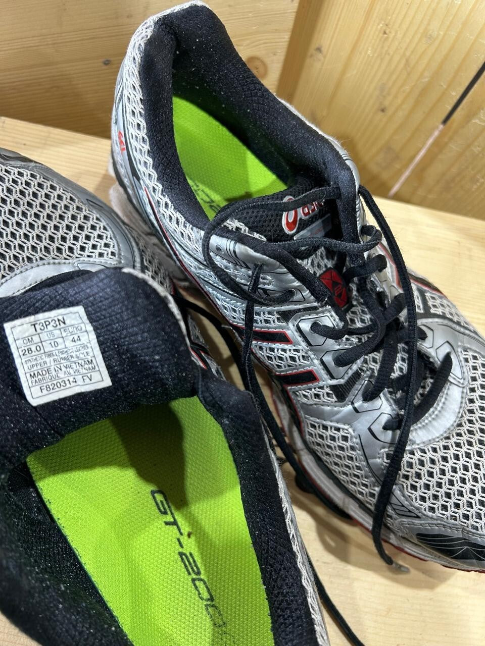 ASICS GT-2000 Gel Men's Size 10 Color White Red Black