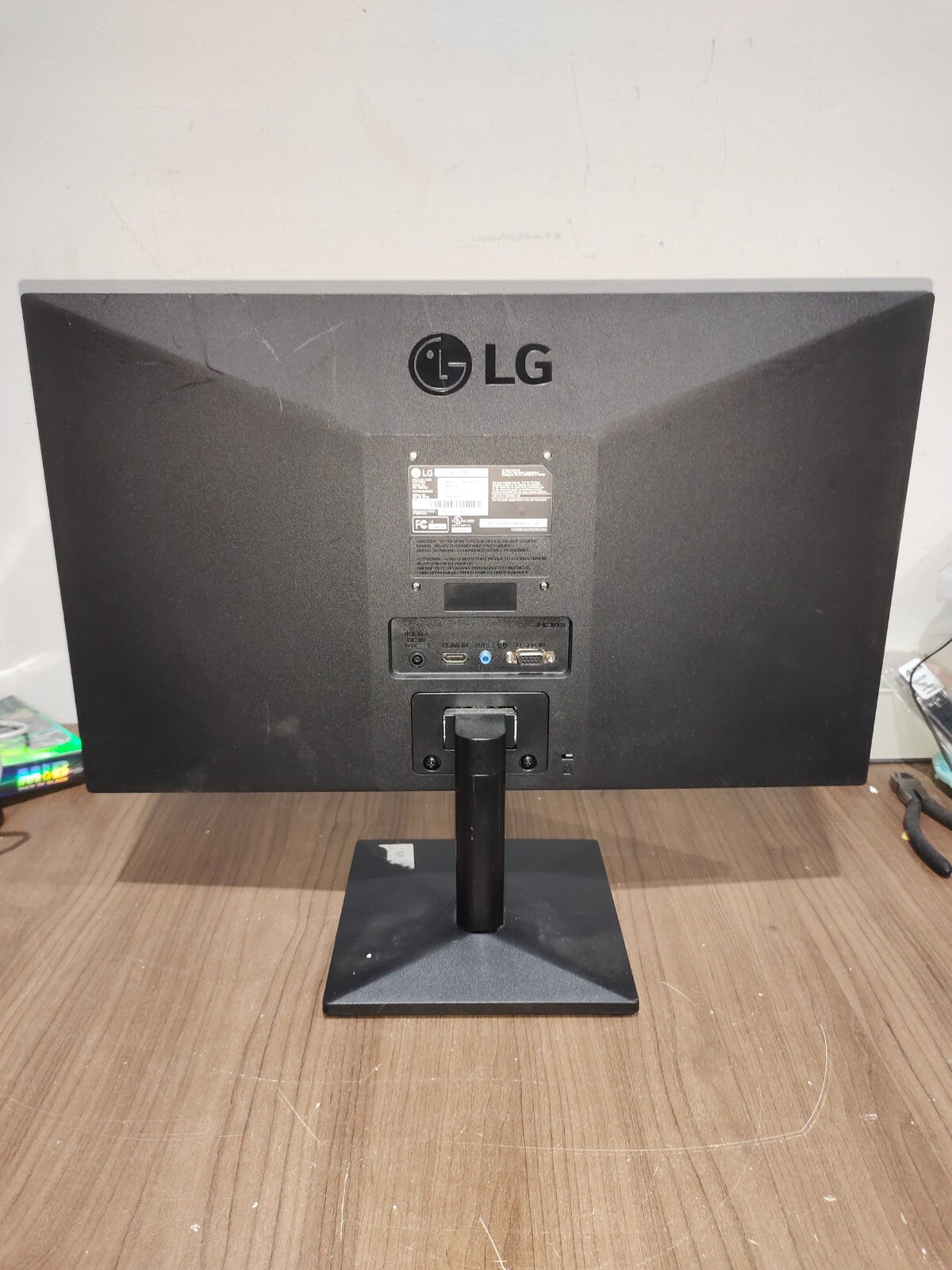 LG 22BK400H-B 22" Full HD LCD Monitor - 1