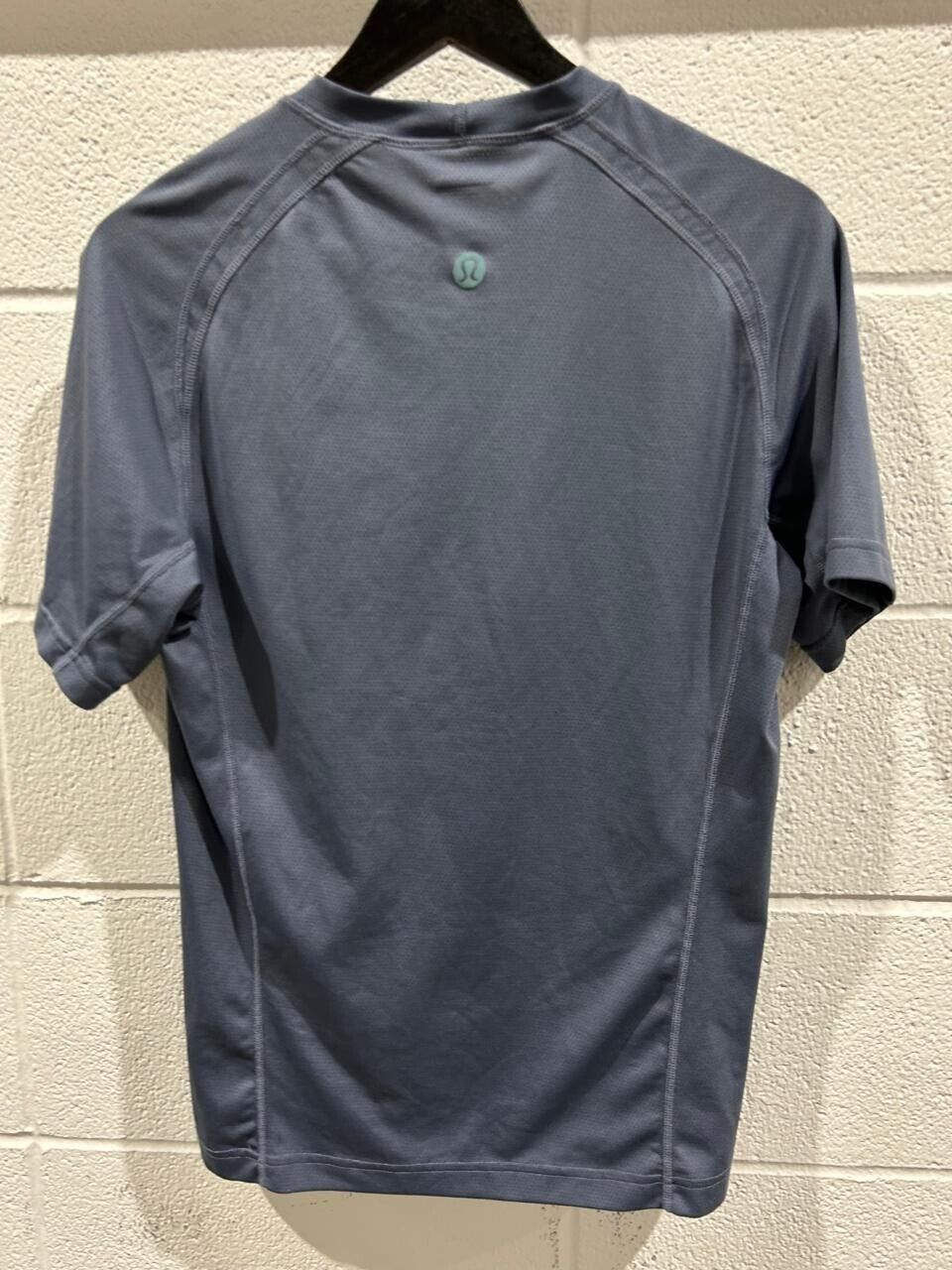 Lululemon Silverescent Wet Dry Warm Men's Blue T- Shirt Short Sleeve Size Small