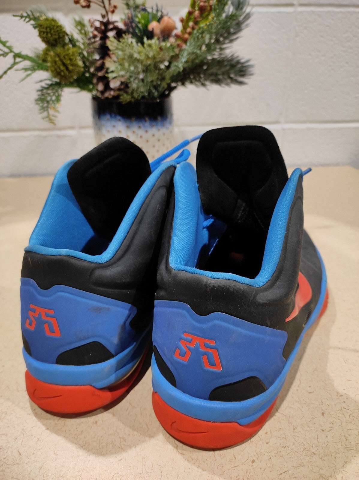 Nike Thunder Away men’s blue black shoes sneakers Size 6 Youth
