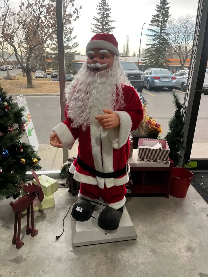 Life Sized Singing/Dancing Santa