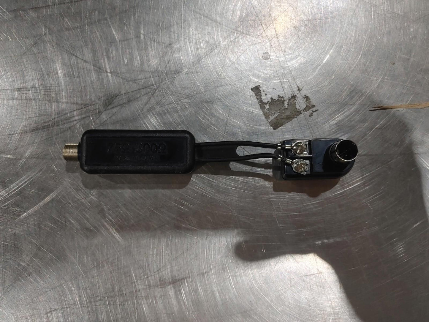 GOOD CONDITION 75Ohm to 300Ohm Coaxial Right-angle Adapter Black Tested Working
