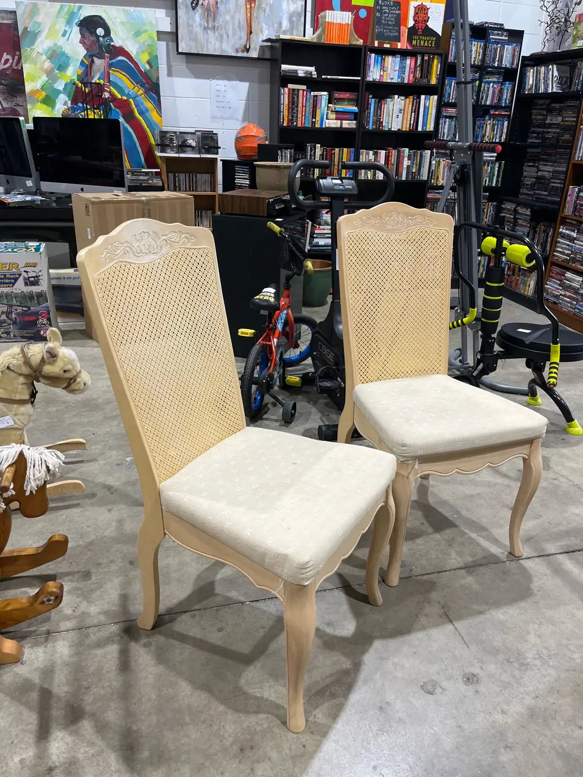 Dining chairs 6 are available