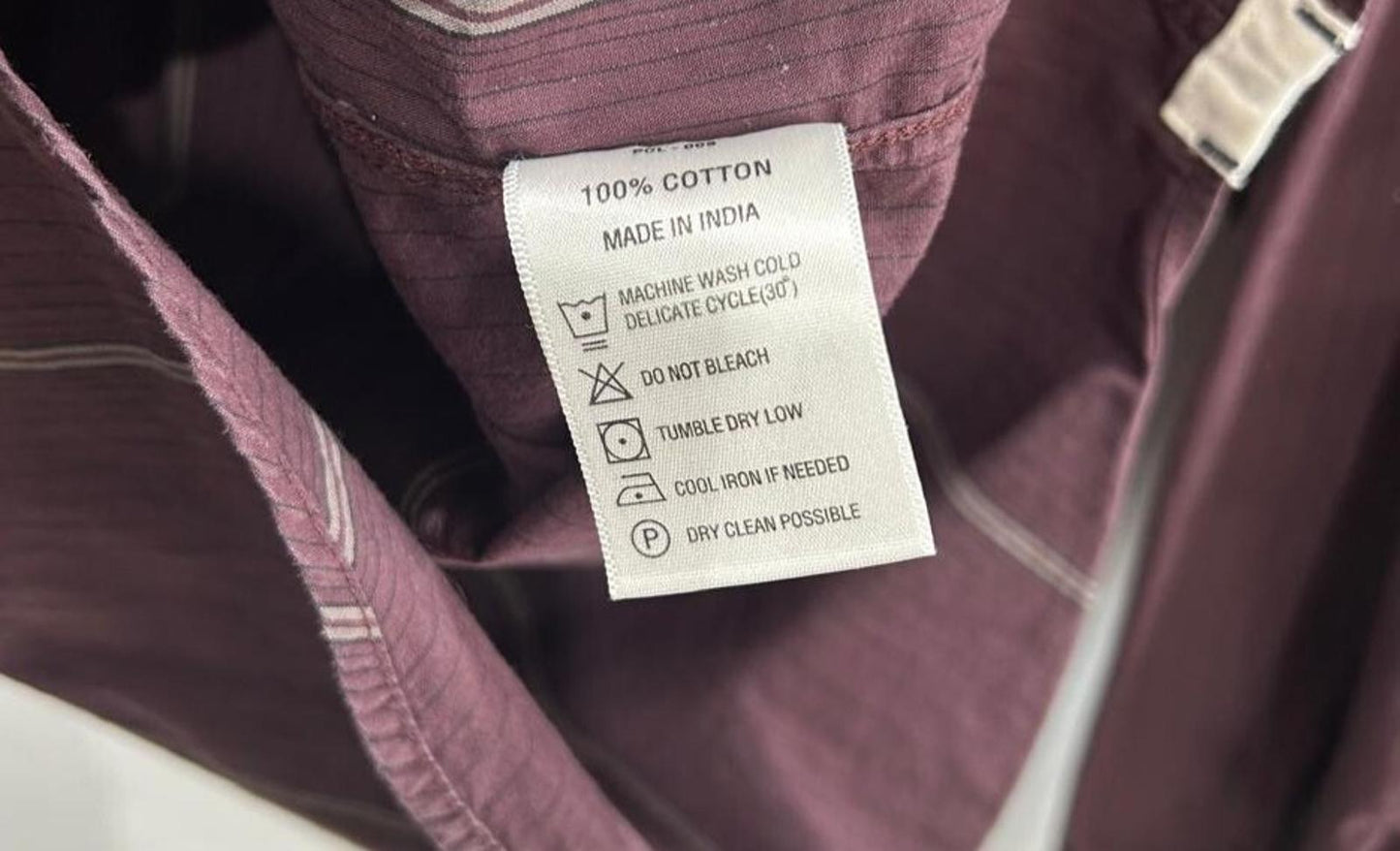 Levi's Slim Fit Dress Shirt Women's size S Stripped Burgundy