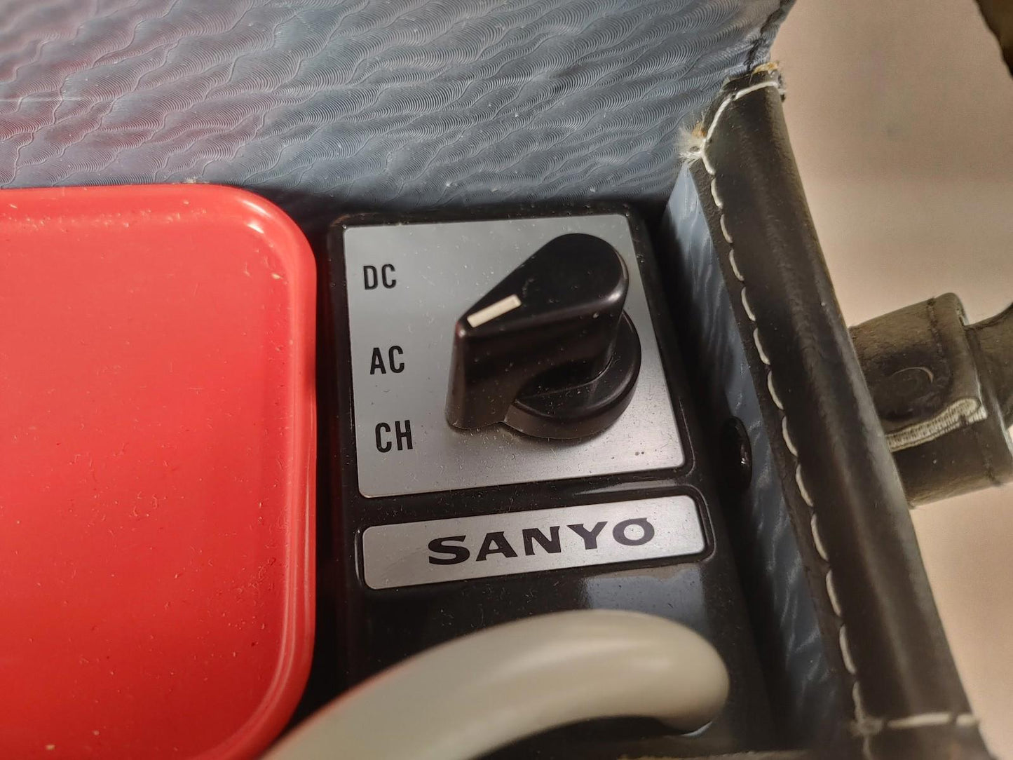 VINTAGE Sanyo Battery Pack TB-12H Black Good Condition Untested