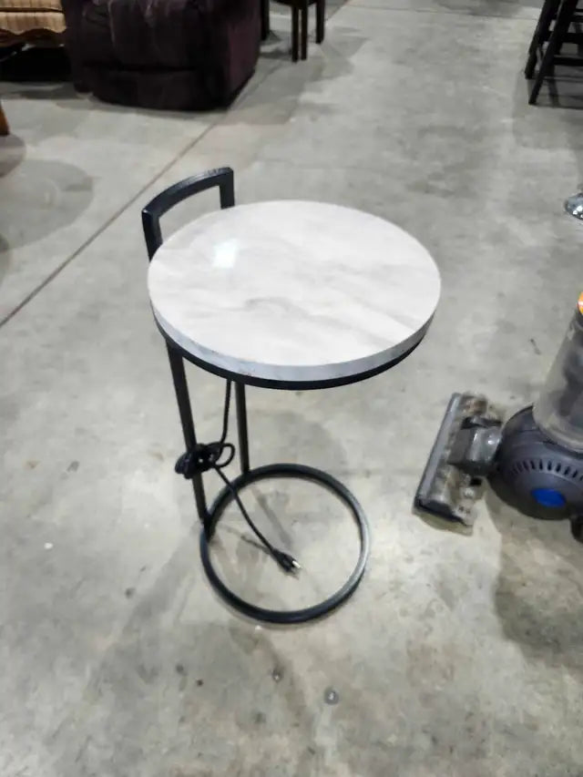 Lainoki Side Table With Charging Station