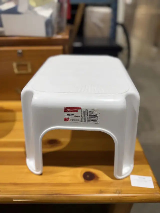 Rubbermaid Step Stool