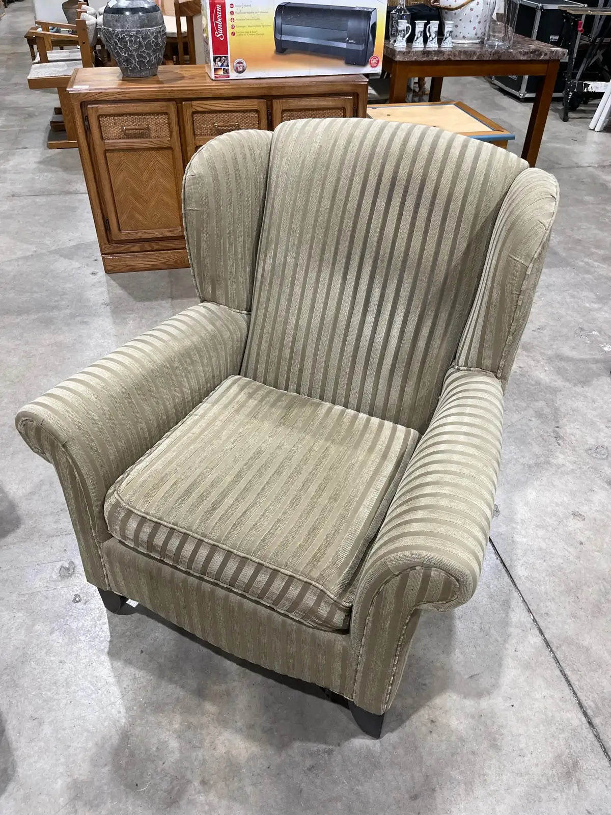 Set of 2 wingback chairs and Ottomans