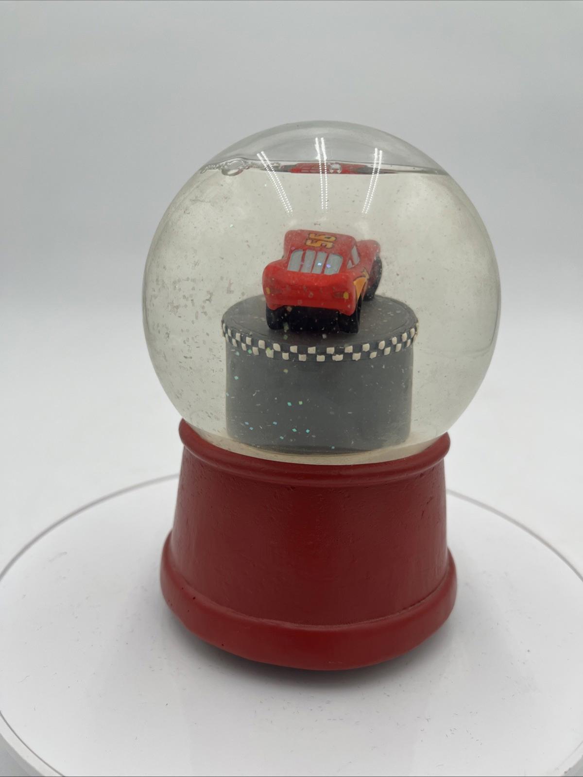 Vintage Cars Lightning McQueen Snow Globe — Musical Collectible
