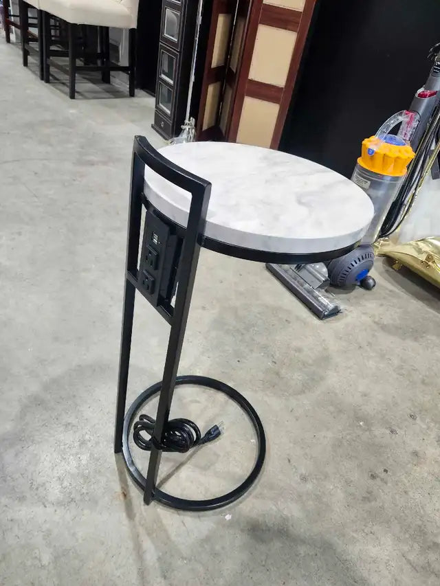 Lainoki Side Table With Charging Station