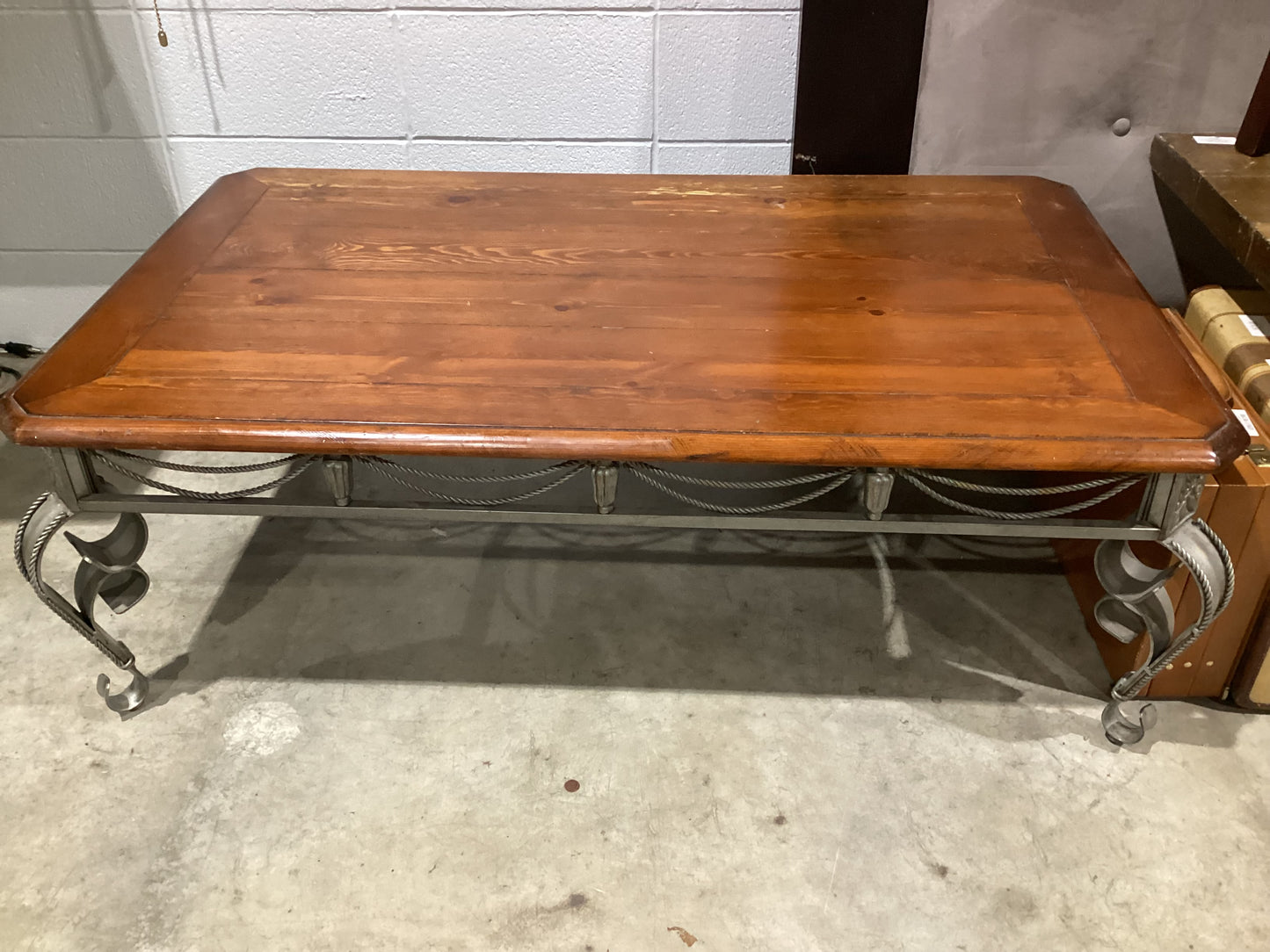 Wood & Metal Coffee Table (50x30x17)