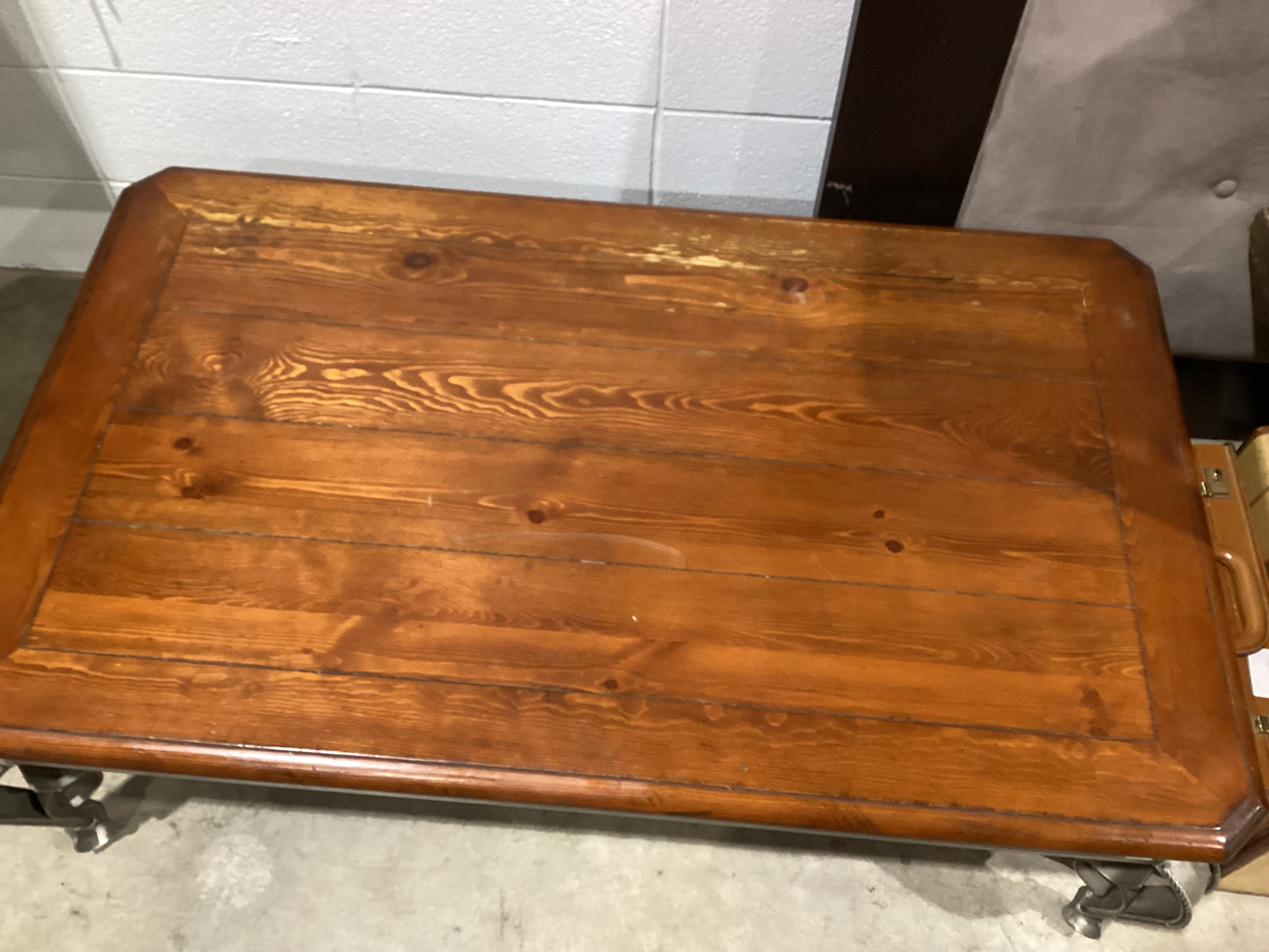 Wood & Metal Coffee Table (50x30x17)