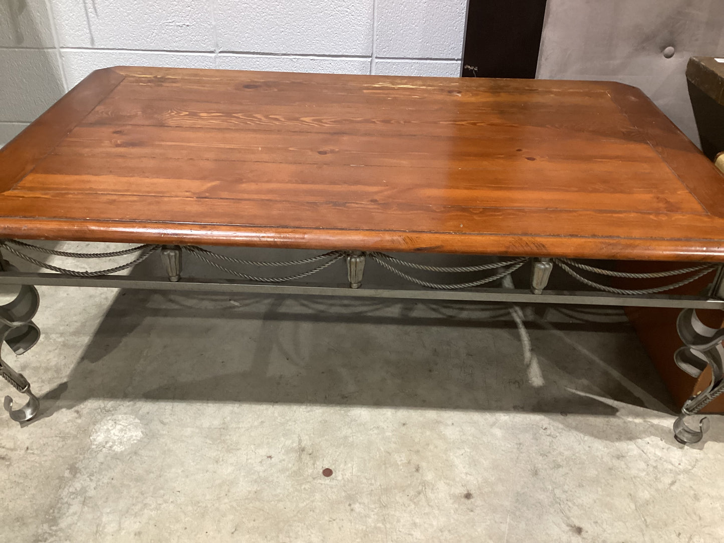 Wood & Metal Coffee Table (50x30x17)